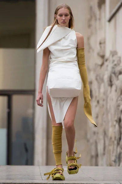 Look 8